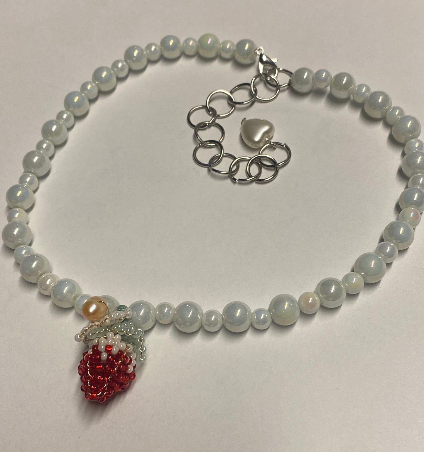 Strawberries in white - Necklace