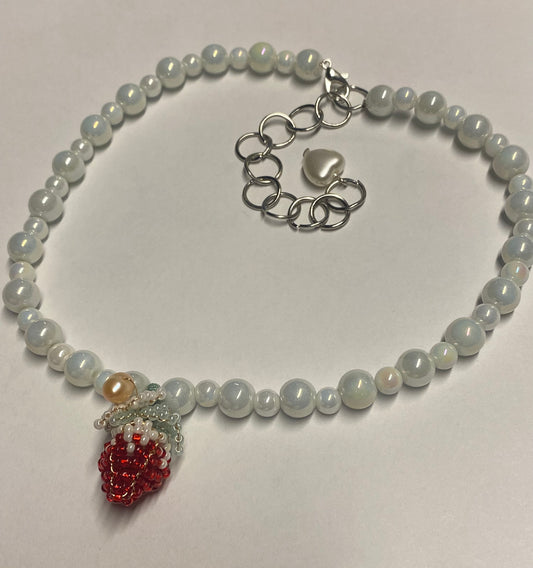 Strawberries in white - Necklace